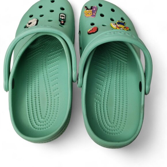 Crocs Clog Sandals Women's Mint Green Slip On with 5 Cartoon Jibbitz M6 W8 - Picture 7 of 9